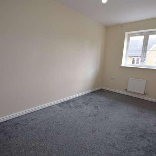 Collerne Street, Harold Hill, RM3 - Photo 1