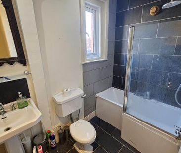 3 bedroom terraced house to rent - Photo 5