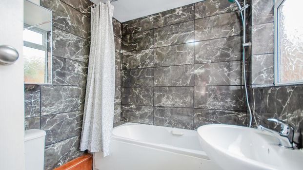 3 bedroom terraced house to rent - Photo 1