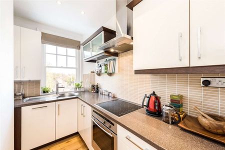 A bright and well-proportioned, one-bedroom apartment, with wooden floors throughout, situated on the top floor of a popular mansion block in Chelsea. - Photo 4