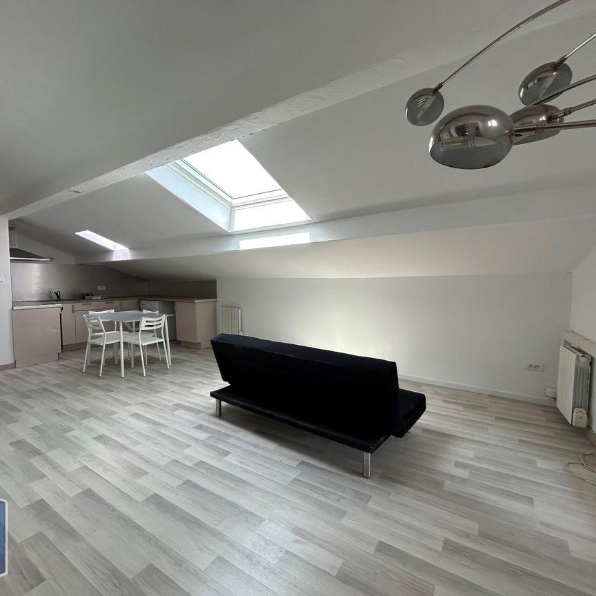 Location Appartement 3 pièces 35m² CARPENTRAS 84200 - Photo 1