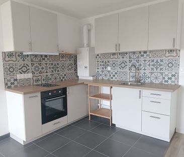 Location Appartement 2 pièces 45m² BEZANNES 51430 - Photo 2