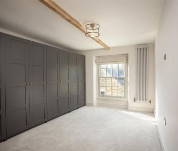 4 bedroom semi-detached house to rent - Photo 4