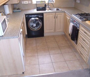 3 bedroom terraced house to rent - Photo 6