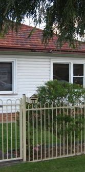 Charming 3 bedroom cottage with a fresh coat of paint - Photo 1