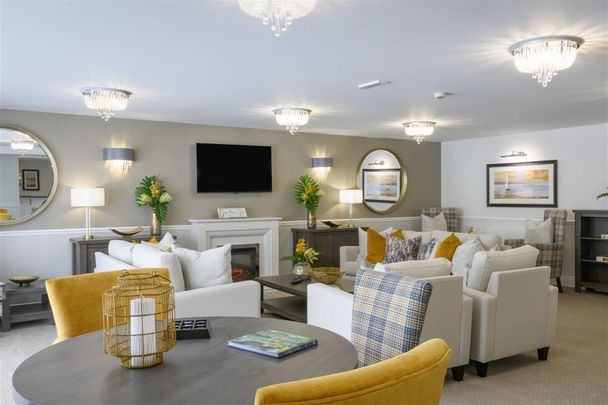 Thackeray Lodge, Fareham, Hampshire - Photo 1