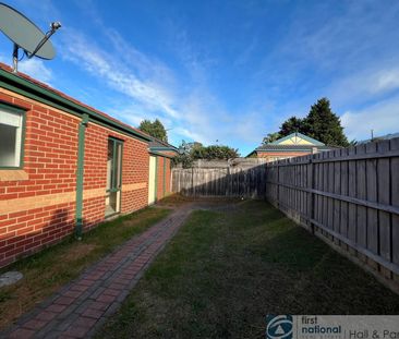 Ideally Located two bedroom apartment - Photo 4