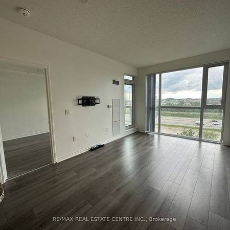 Rathburn Rd W & Confederation Gorgeous 1Bdrm Spacious Laminate Floors - Photo 4