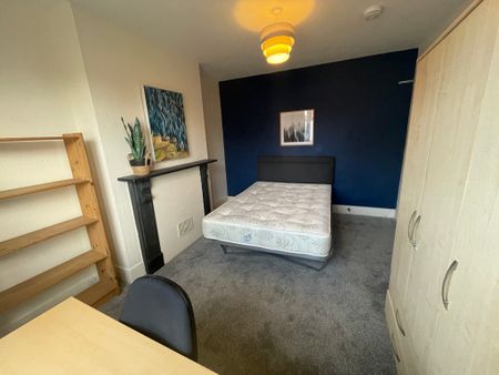 6 Bed Student Accommodation - Photo 3