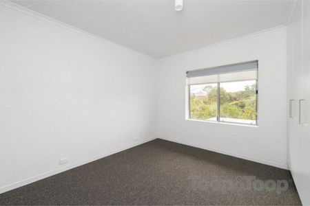 Stunning Apartment in Prime Location - Photo 2