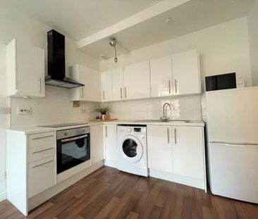 1 Bedroom Property in Paisley Road West - Photo 6