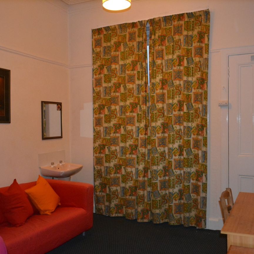 Room in a Shared House, Queen Square, G41 - Photo 1