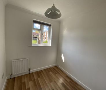 3 bedroom end of terrace house to rent - Photo 3