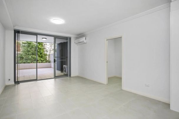 Stylish One-Bedroom + Study Modern Apartment - Photo 1