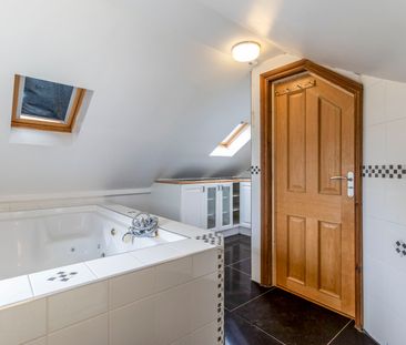 1 bedroom property to rent Milton Drive, Shepperton, Surrey, TW17 - Photo 2