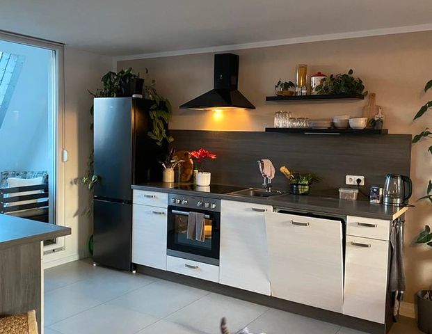 Wohnung mit Küche * zum 1.2.!! * - Foto 1