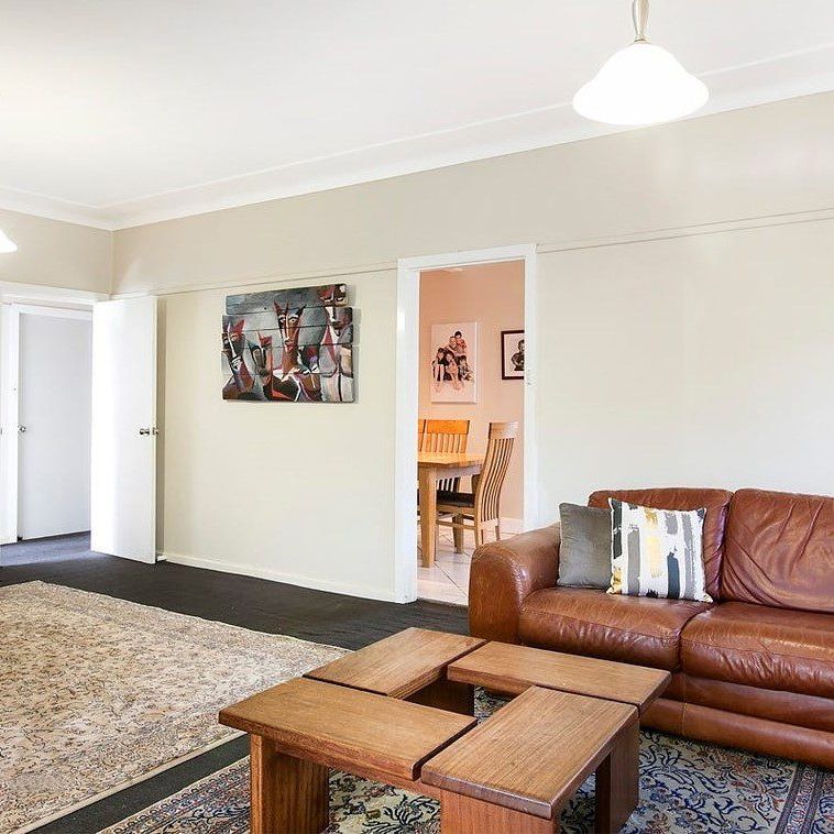 LARGE 4 BEDROOM HOME WITH A POOL! - Photo 1