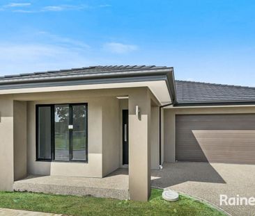 14 Luster Circuit, Cranbourne South, VIC 3977 - Photo 3