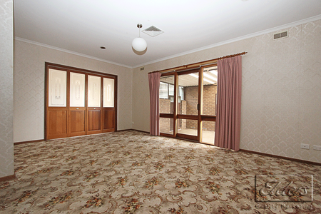 Large Family Home in Highly Sought After Strathdale - Photo 4