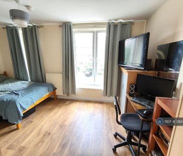 1 bedroom in a house share to rent - Photo 5