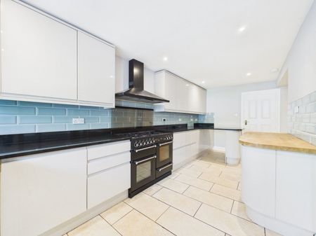 Mafeking Road, Wraysbury, Staines-upon-Thames,TW19 - Photo 5