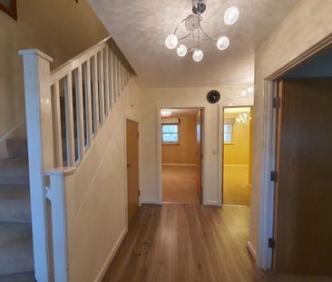 3 Bed Maisonette, Blue Moon Way, M14 - Photo 2