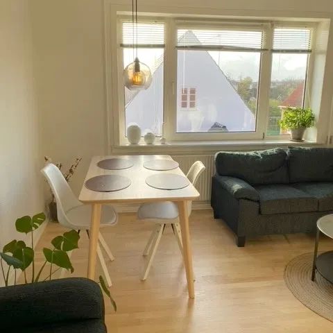 Lys lejlighed med moderne indretning i byen - Photo 1