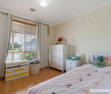 Neat & Comfortable Family Home in a Great Craigieburn Location! - Photo 5