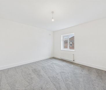 4 bedroom end of terrace house to rent - Photo 4