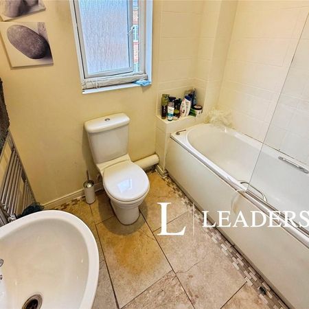 1 bedroom in a house share to rent - Photo 4