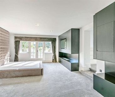 Superb contemporary gated home with gym, sauna, and fabulous south ... - Photo 2