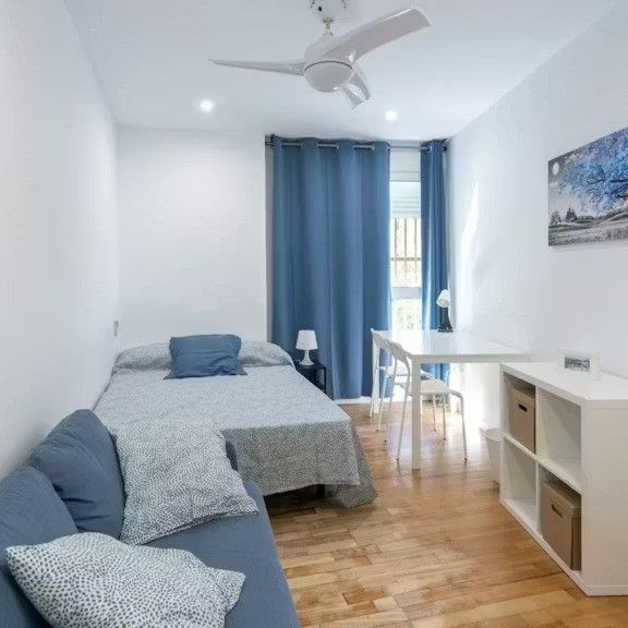 Carrer del Forn de l'Hospital, Valencia, Valencian Community 46001 - Photo 1