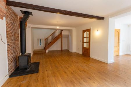 3 bedroom coach house to rent - Photo 3