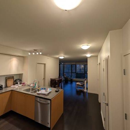 1b+1ba in a 2b+2ba apt - Photo 3