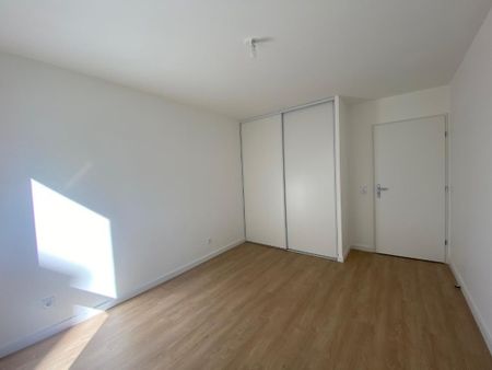 Location Appartement 3 pièces 66m² MONT ST AIGNAN 76130 - Photo 4