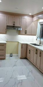 A spacious and sunny 5½ available now - Photo 3