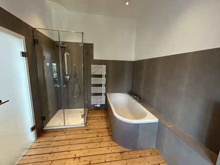 Großzügige 2-Zimmer-Dachgeschosswohnung in MG-Zentrum - Photo 3