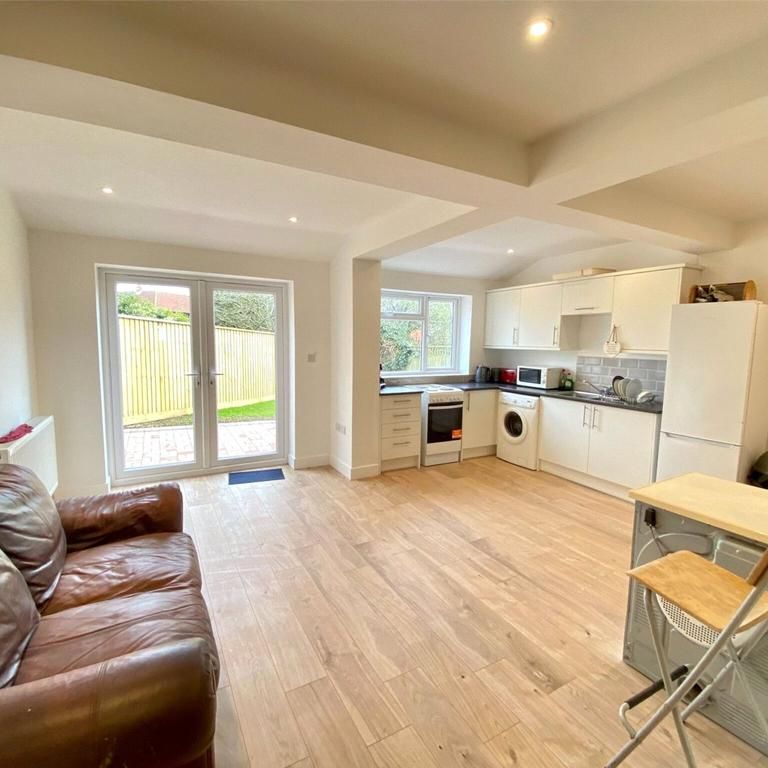 9 bedroom semi-detached house to rent - Photo 1