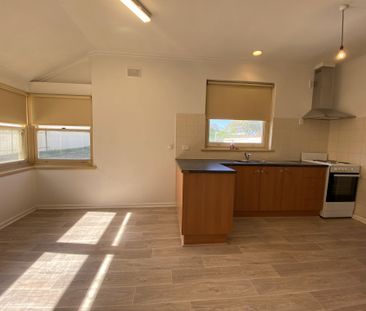 Freshly Painted with a Huge Backyard&excl; - Photo 4