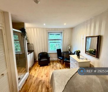 1 bedroom in a house share to rent - Photo 5
