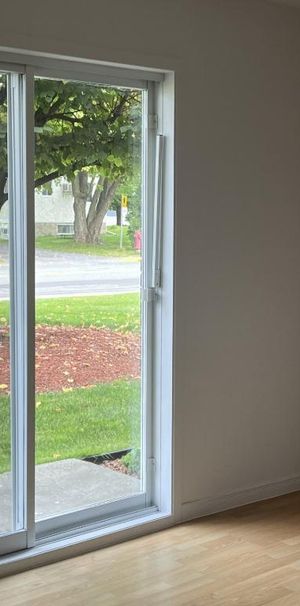 St Césaire 4 1/2 libre Semi ou retraité Pas Animaux Non Fumeur 3 ieme étage - Photo 1