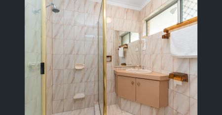 Spacious Villa! - Photo 2