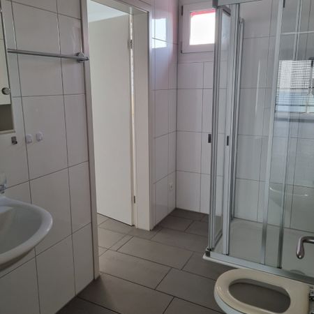 Grosse Wohnung mit Lift und grossem Balkon - Photo 3