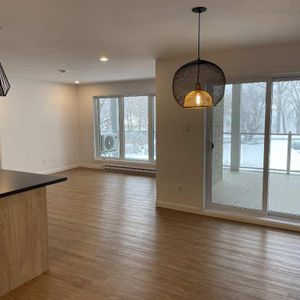 MAGNIFIQUE 5 1/2 à Venise en Québec - Photo 2