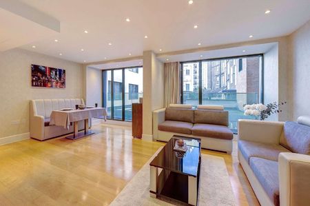 A contemporary one bedroom apartment located in the highly sought after Hyde Park Square. - Photo 2