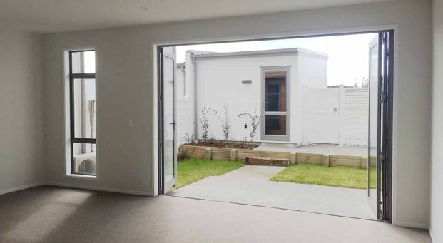 Excellent Townhouse Living - Beachlands - Photo 1