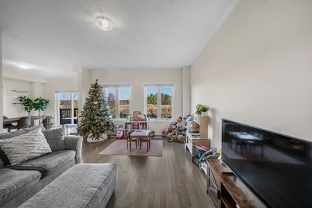 For Lease - 76 Oakmont Drive, Loyalist, Ontario - Photo 4