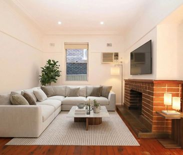 3 BEDROOM HOUSE CLOSE TO SHOPS AND STATION - Photo 1