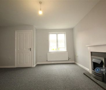 3 bedroom end of terrace house to rent - Photo 1