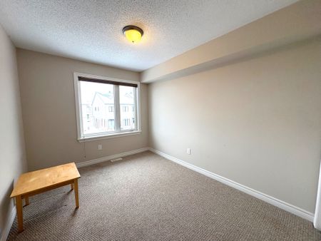 For Lease - 520 EARNSCLIFFE Grove, Blossom Park - Airport and Area, Ontario - Photo 4